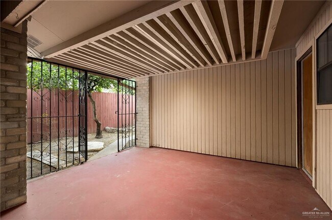 Building Photo - 1105 Cardinal Ave