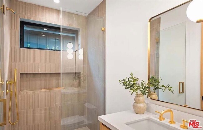 Building Photo - 4453 Gentry Ave