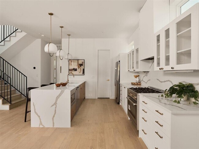 Building Photo - 2100 Bighorn