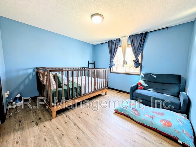 Building Photo - 5286 Greenwood Dr