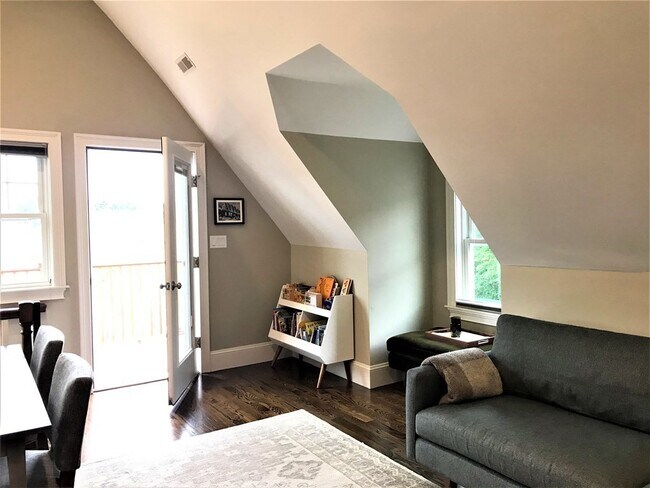 Building Photo - 27 Albion St