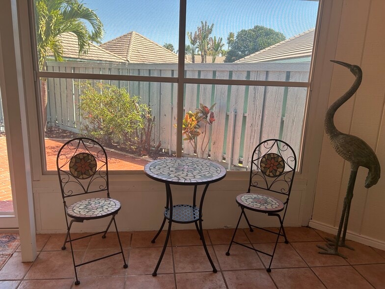 Building Photo - 1127 E Seminole Ave