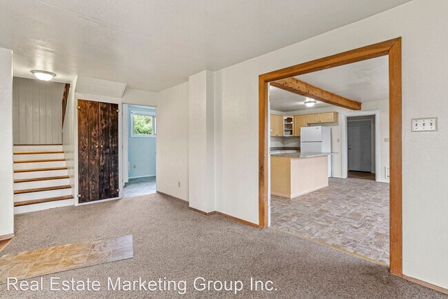 Building Photo - 3 br, 2 bath House - 219 Mossyrock Ave