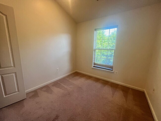 Building Photo - Updated 3 Bedroom Townhome in Upper Marlboro!