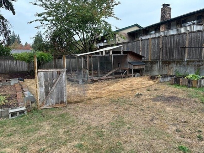 Building Photo - Beautiful Family home