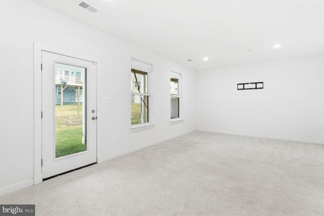 Building Photo - 614 Glenn Lk Dr