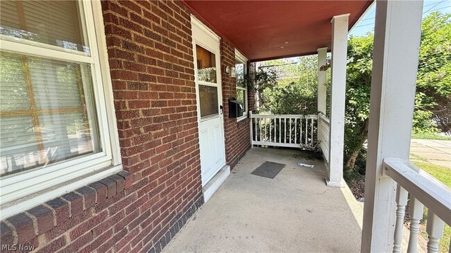 Building Photo - 592 Lindell St
