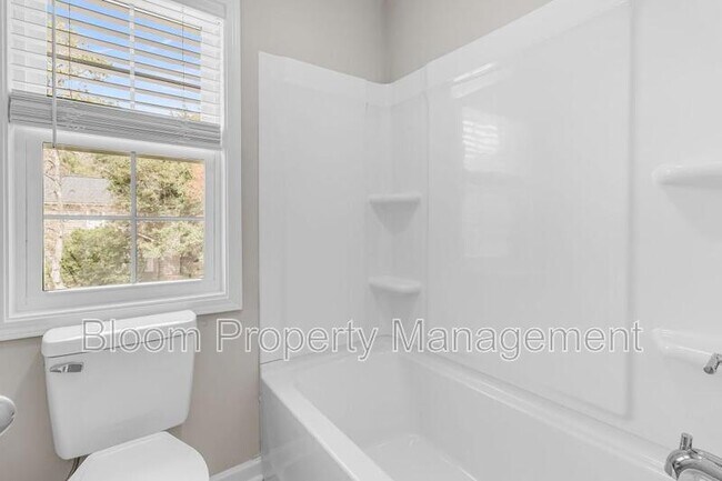 Building Photo - 974 Governors Rd