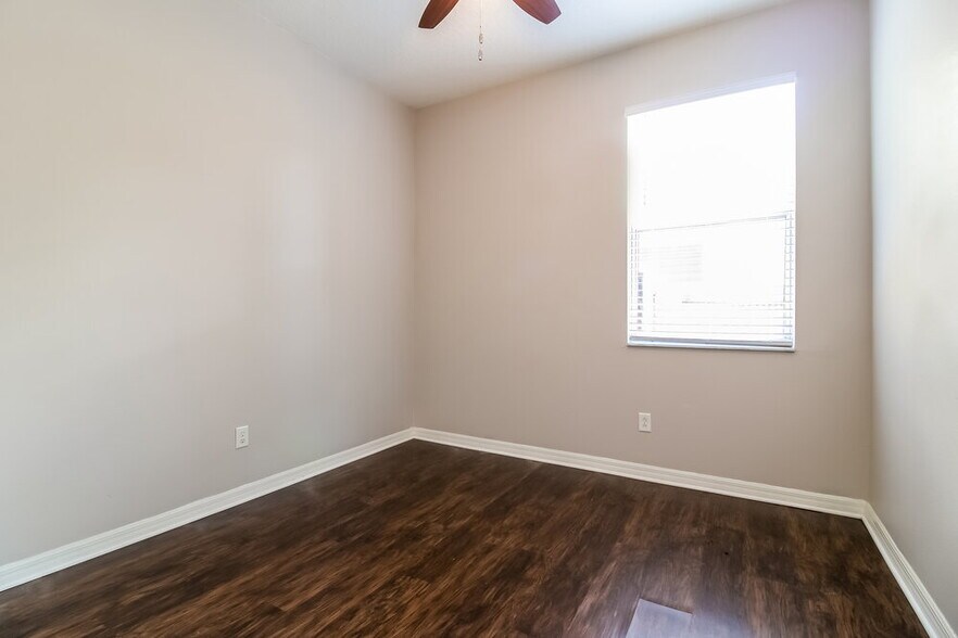 Building Photo - 439 Vicks Landing Dr