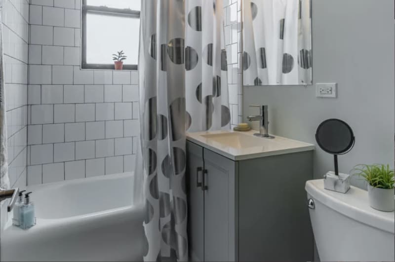 Building Photo - 6809 N Sheridan Rd