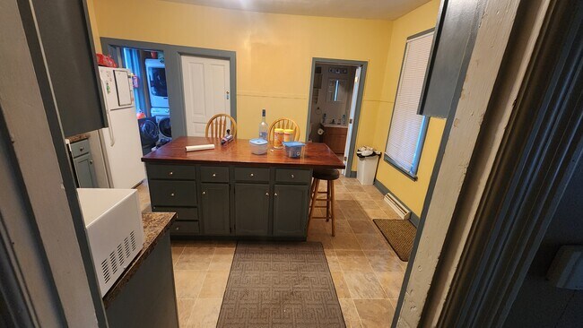 Kitchen again - 766 W Howard St