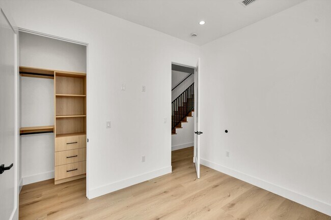 Building Photo - 5022 Cahuenga Blvd