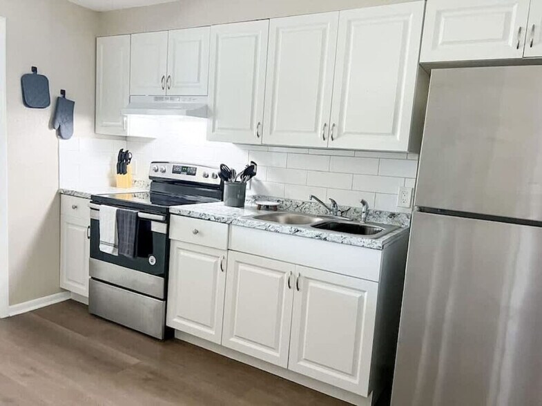 Building Photo - 38548 Naomi Ave