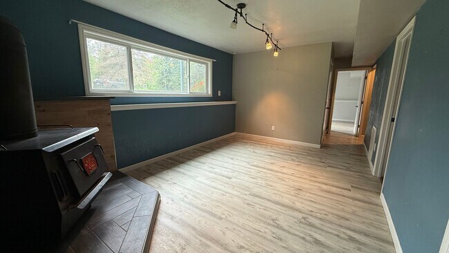 Building Photo - 20251 Eagle River Rd