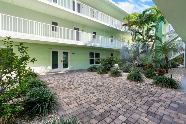 Building Photo - 464 N Paula Dr