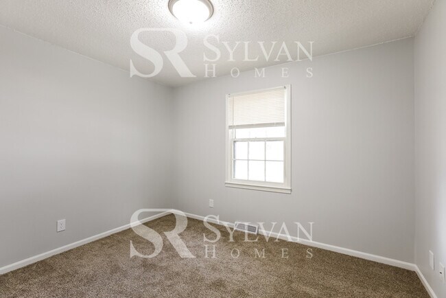 Building Photo - Carve Out a Great Life Here!