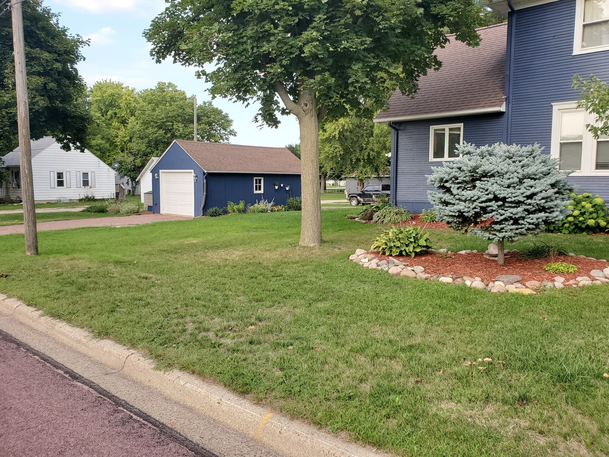 Building Photo - 502 E 1st St S