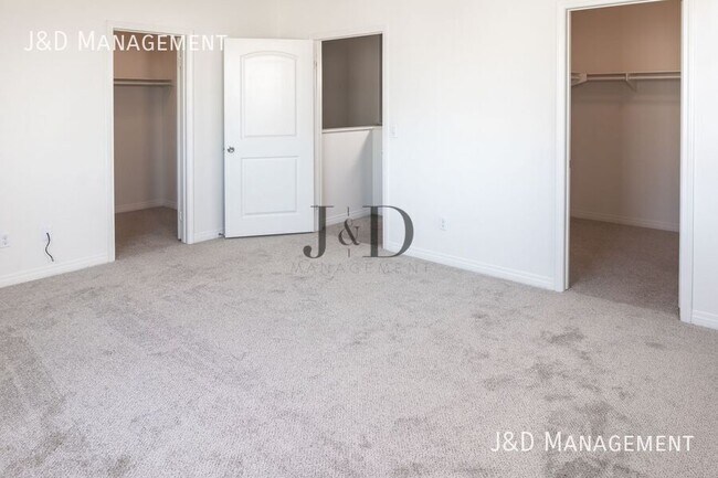 Building Photo - 8955 Valencia St