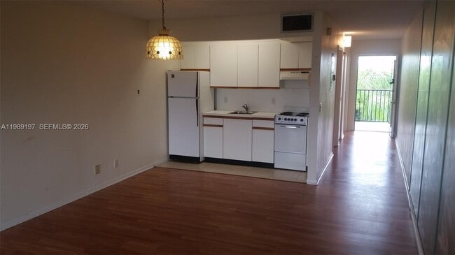 Building Photo - 1400 SW 124th Terrace