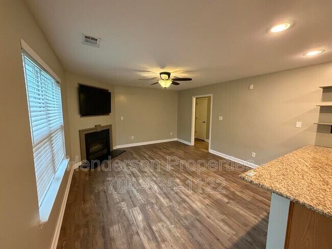 Building Photo - 2121 Ballingarry Dr