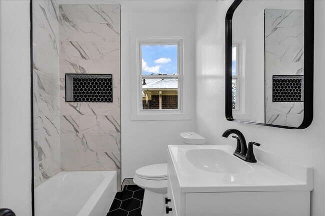 Building Photo - 2727 Leslie St