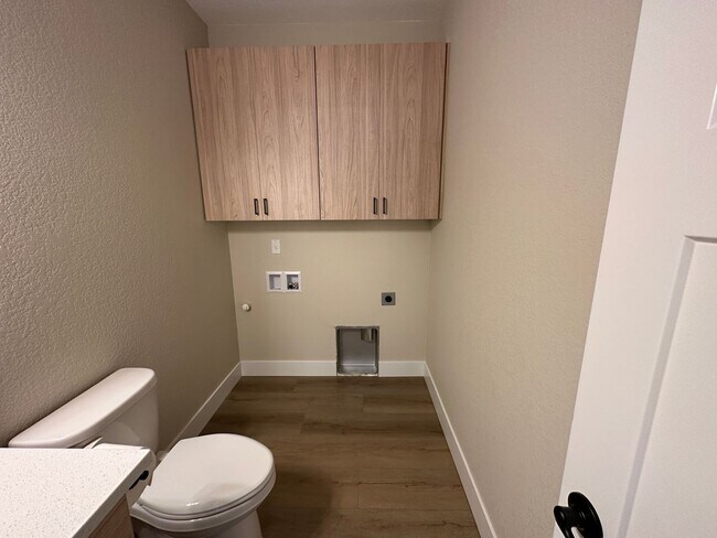 Building Photo - 616