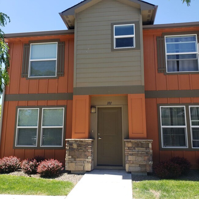 Building Photo - AB1488