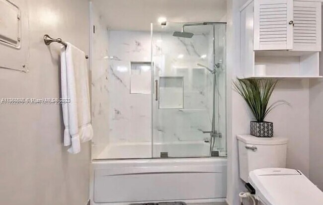 Building Photo - 1717 N Bayshore Dr