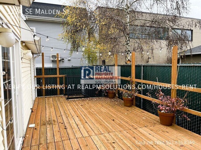 Building Photo - 1224 SE Malden St