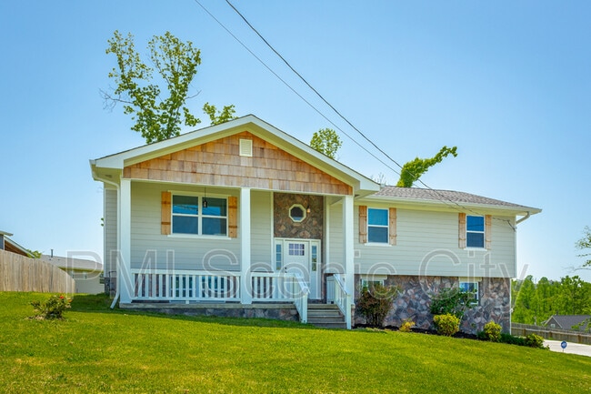 Building Photo - 8128 Fallen Maple Dr