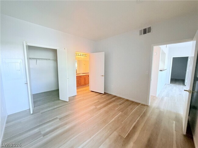 Building Photo - 7255 W Sunset Rd