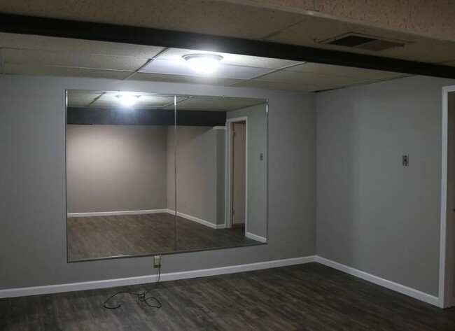 Basement room 1 - 10806 Seward St