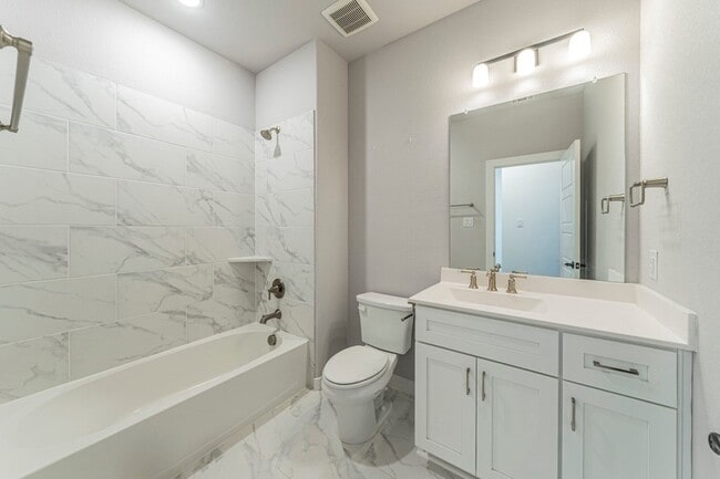 Building Photo - 1110 Stallion Ln