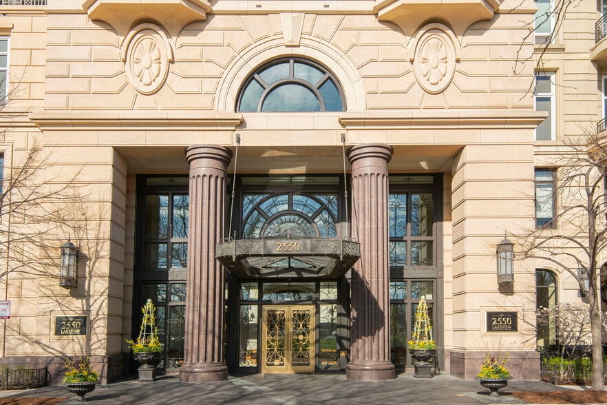 Building Photo - 2550 N Lakeview Ave