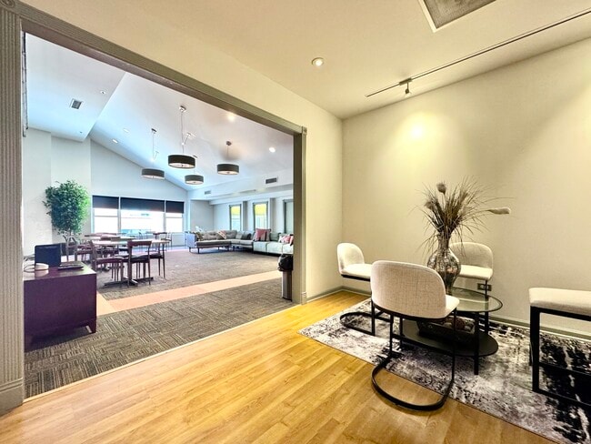 Building Photo - 40 E 9th St