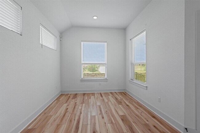 Building Photo - 920 Hornsby Holw