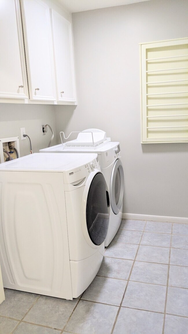 Building Photo - 1918 Shadow Forest Dr