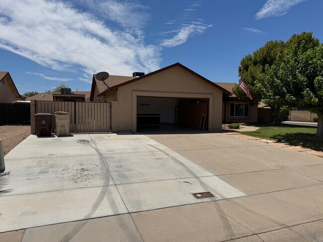 Building Photo - 7249 W Sunnyside Dr