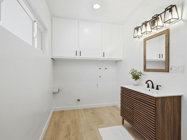 Building Photo - 8446 Penfield Ave