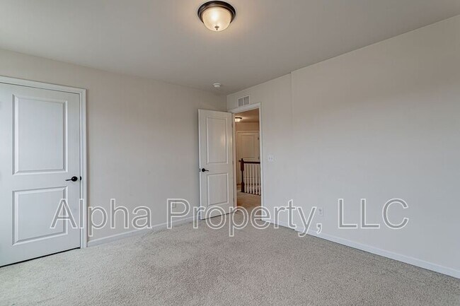 Building Photo - 14 Irvington Dr