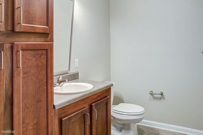Building Photo - 3 br, 1 bath Apartment - Brennan Pointe II