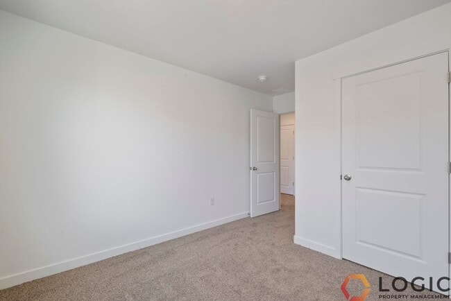 Building Photo - 3948 N Eagle Pt Ln