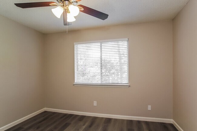 Building Photo - 4310 Shalom Creek Ln