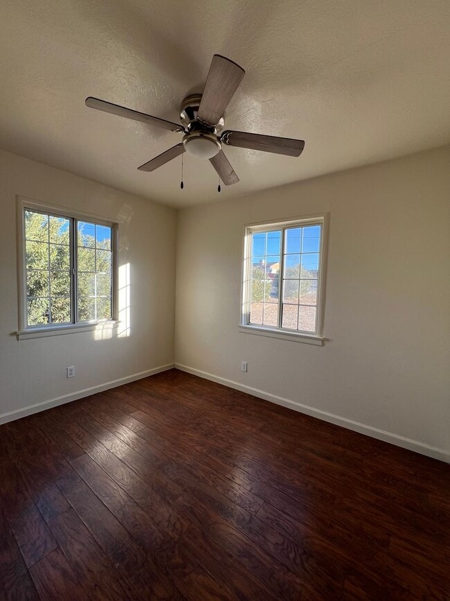 Building Photo - 3 Bedroom 1 Bathroom House with Huge Fenced Yard Near Schools, Park & Community Pool