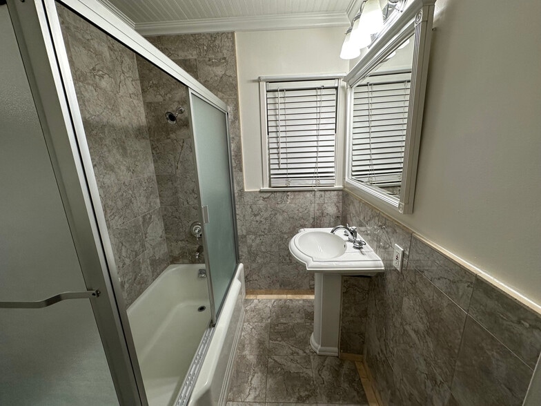 2nd Bath sink - 10807 Huston St