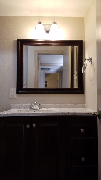 Master bathroom - 4320 Holland Ave