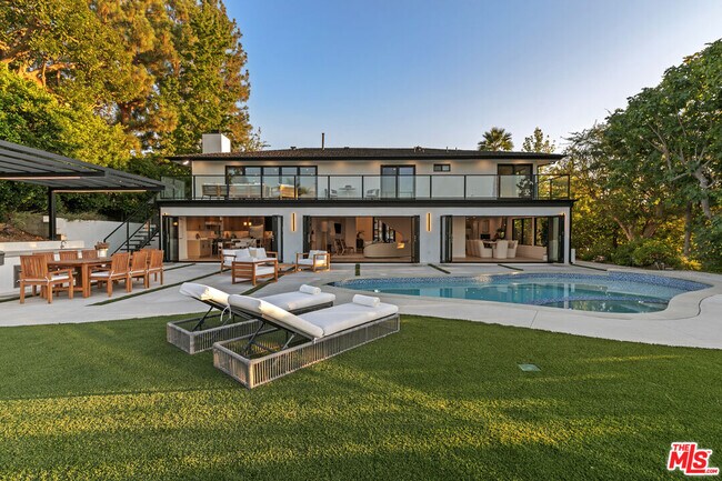 Building Photo - 18101 Green Meadow Dr