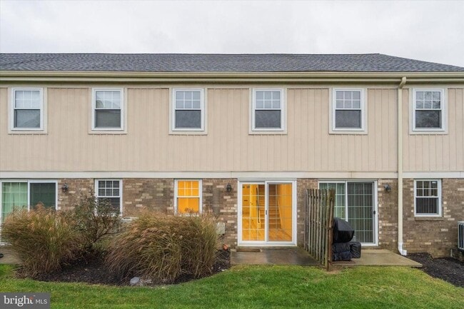 Building Photo - 6 Cromwell Dr