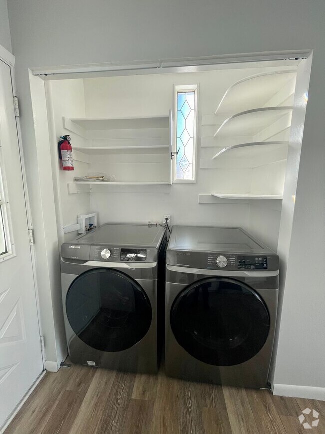 Building Photo - Charming Renovated 2bed/1bath Denver Home ...