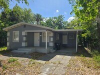 Building Photo - Updated 3 bedroom, 2 bath home